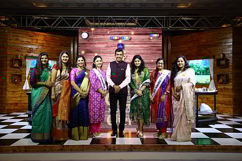 Sanjeev Kapoor (centre) with members  of the JITO Ladies Wing