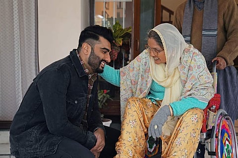 A still from Sardar Ka Grandson featuring Arjun Kapoor and Neena Gupta