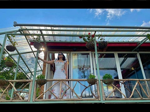 Sakshi Dhoni poses in the balcony of her holiday home
