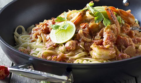 Recipe: This 30 minute Chilli, Tomato & Prawn Linguine is quick and delicious