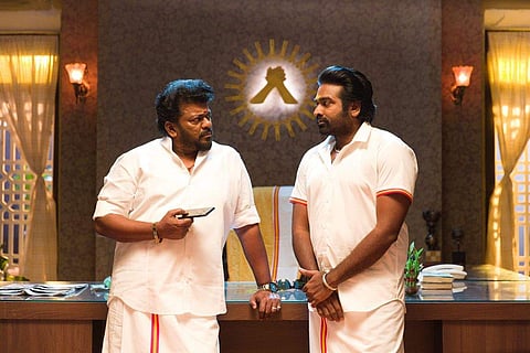 A still of Vijay Sethupathi (right) and Parthiban (left) from Delhi Prasad Deenadayalan's Tughlaq Durbar