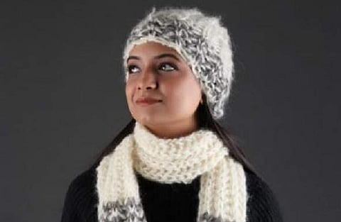 Knitted ivory winter cap with muffler