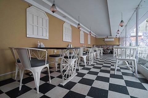 The Social Hideout- Lounge