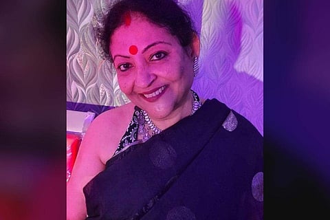 Sonali Chakraborty has appeared in films like Dadar Kirti (1980), Har Jeet (2002), and Chokher Bali (2003)