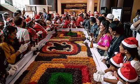 Here's the recipe for a perfect cake mixing event