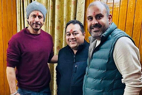 Shah Rukh Khan with fans