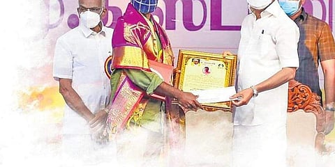 Asai receiving the Kalaignar MU Karunanidhi Porkizhi Award at Chennai Book Fair