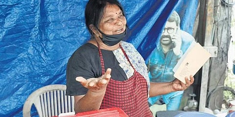 Sudha Kathrikadavu reads out one of her poems from the anthology at her makeshift tea shop | Arun Angela