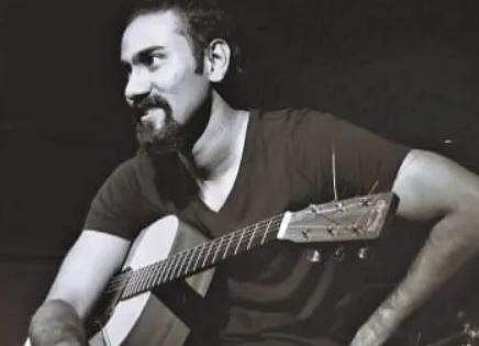 Hyderabad’s very own Akram Ul Haq, a fingerstyle guitarist, is popular for his solo performances