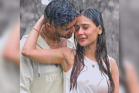 Singer Mohit Chauhans's romantic track 'Baarish Banke Aana' released.
