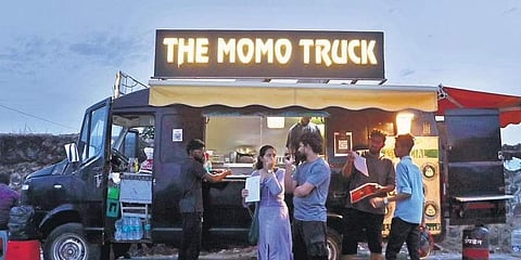 'The Momo Truck' in Thiruvanmiyur Beach