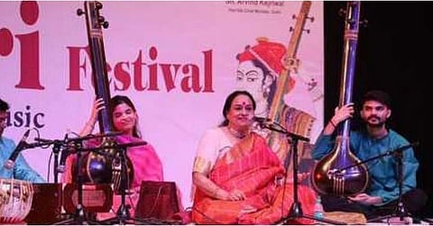 Hindustani classical vocalist Madhumita Ray (Centre)