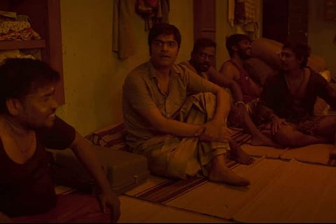 Vendhu Thanindhathu Kaadu is a Tamil language gangster film that stars Silambarasan and Siddhi Idnani