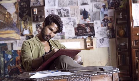 Shahid Kapoor plays an artist in Farzi