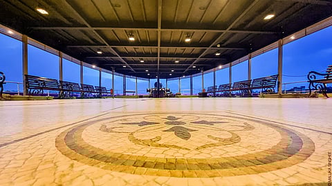 Middle Deck at night