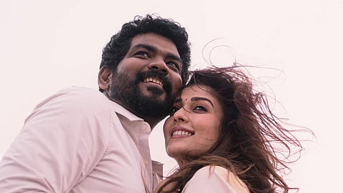 A clip of Nayanthara and Vignesh Shivan distributing gifts on the side of a road in Chennai has surfaced on social media