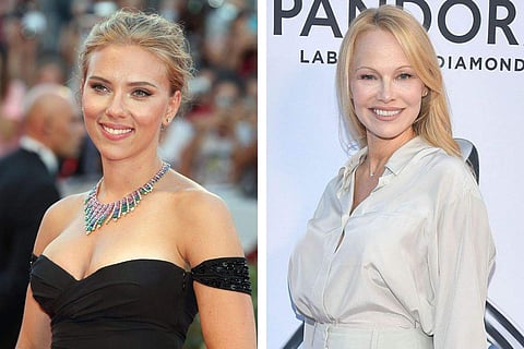 (L-R) Scarlett Johansson, Pam Anderson