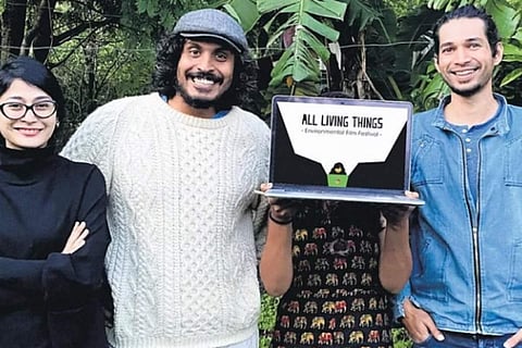 Kunal Khanna (centre)