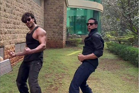 Akshay and Tiger were seen sporting black sunglasses and black outfits in the video