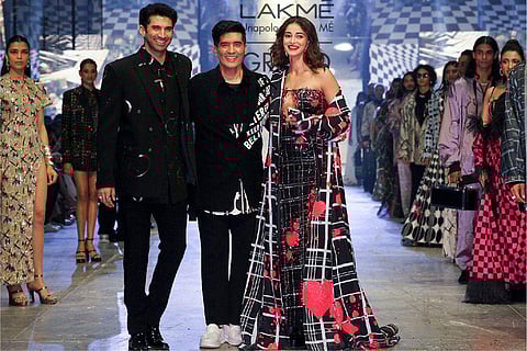 Showstoppers Arjun Roy Kapur and Ananya Panday with Manish Malhotra