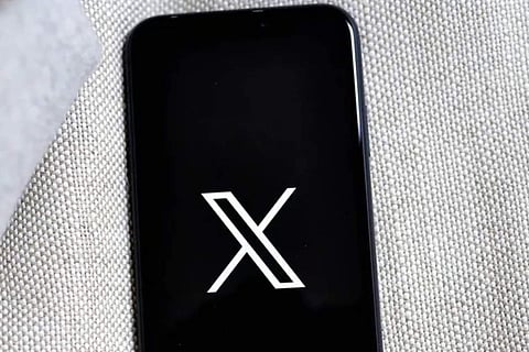 X slows down access to competitors, news sites