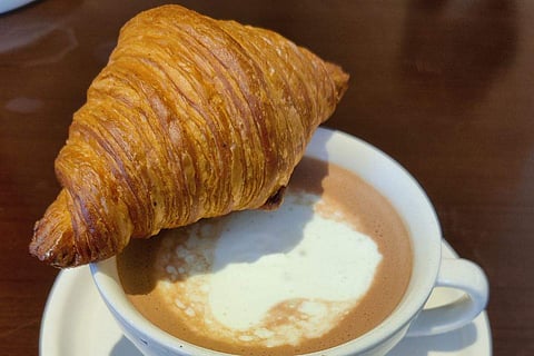 Hot Choocolate with mini Croissant