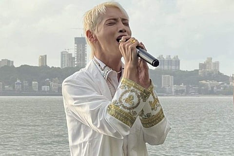 South Korean singer-composer Aoora performs RD Burman's 'Yeh Shaam Mastani' at Marine Drive