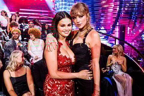 Taylor Swift Won 9 Awards at the VMA, cheers for Selena Gomez, dances during Shakira’s performance