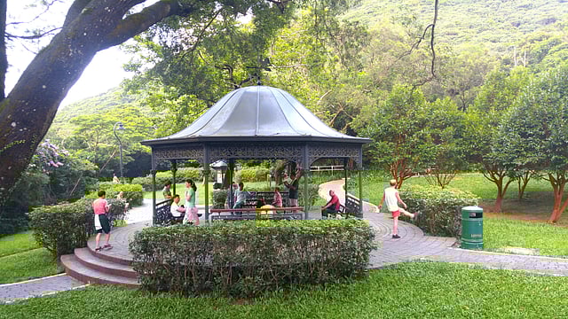 <em>On the Morning Trail at Victoria Peak</em>