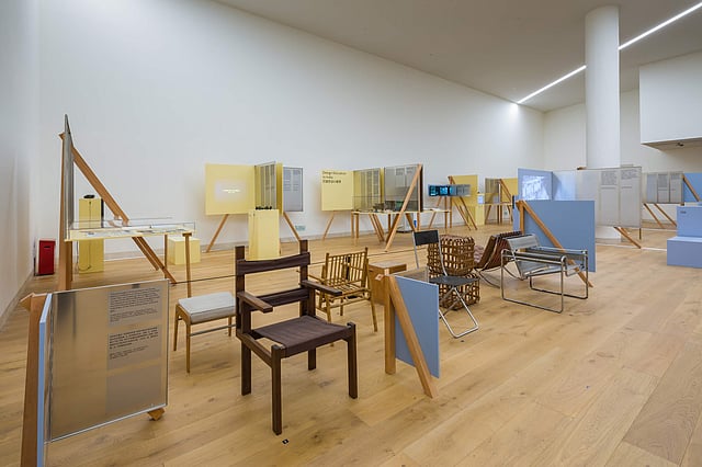 <em>Moving Away, pic by Liu Yongge</em>