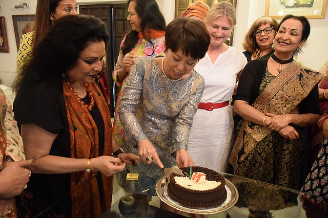 The ladies sung as Meeryung Hall cut the cake