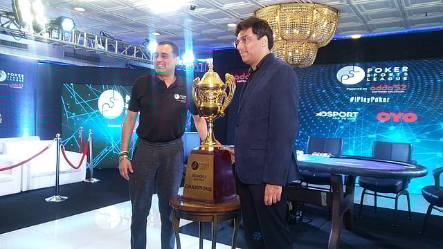 <em>Amit Burman and Viswanathan Anand with the trophy</em>