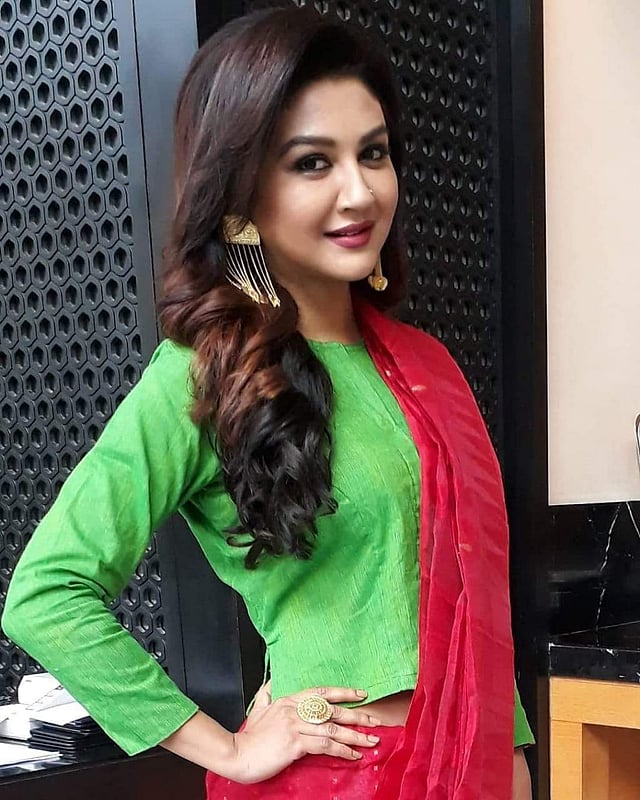 Actor Jaya Ahsan in Chatterjee's clothes                                              <em>Photo courtesy<g class=
