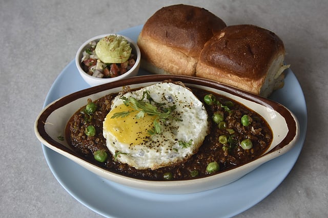 <em>Kheema Pav</em>