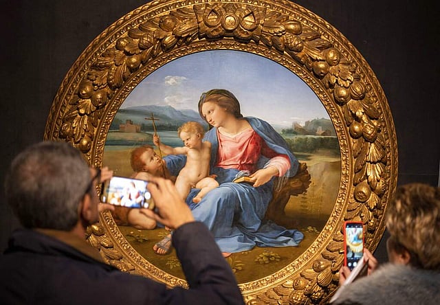 <em>At the Raffaello exhibition (AP Photo/Domenico Stinellis)</em>