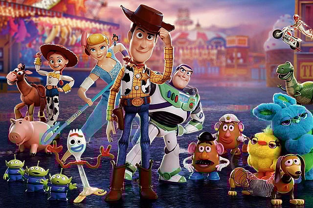 <em>The Toy Story 4 cast says, howdy!</em>