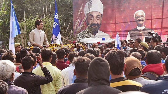 <em>The rally scene with the crowd in Aashram</em>
