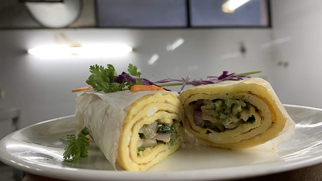 <em>Egg chicken wrap</em>