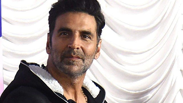 <em>Akshay Kumar</em>