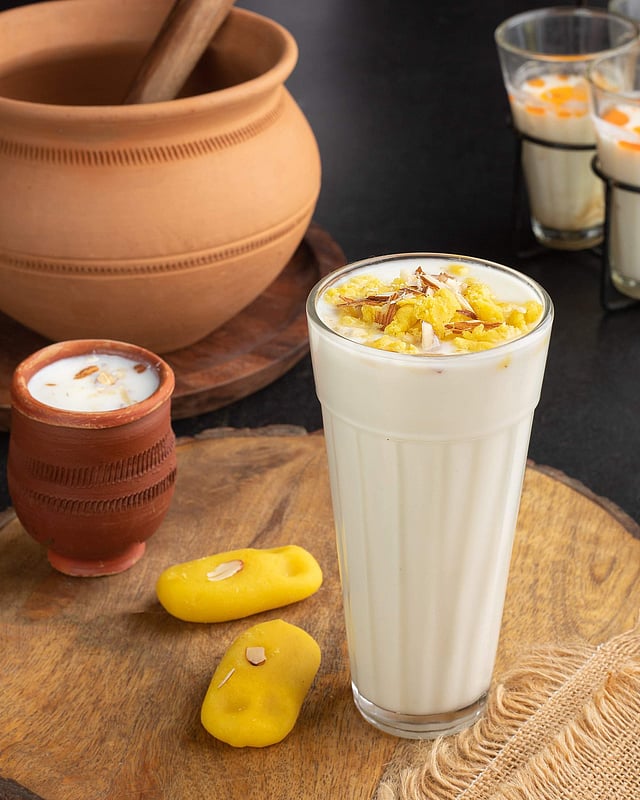 <em>Pede Wali Lassi</em>
