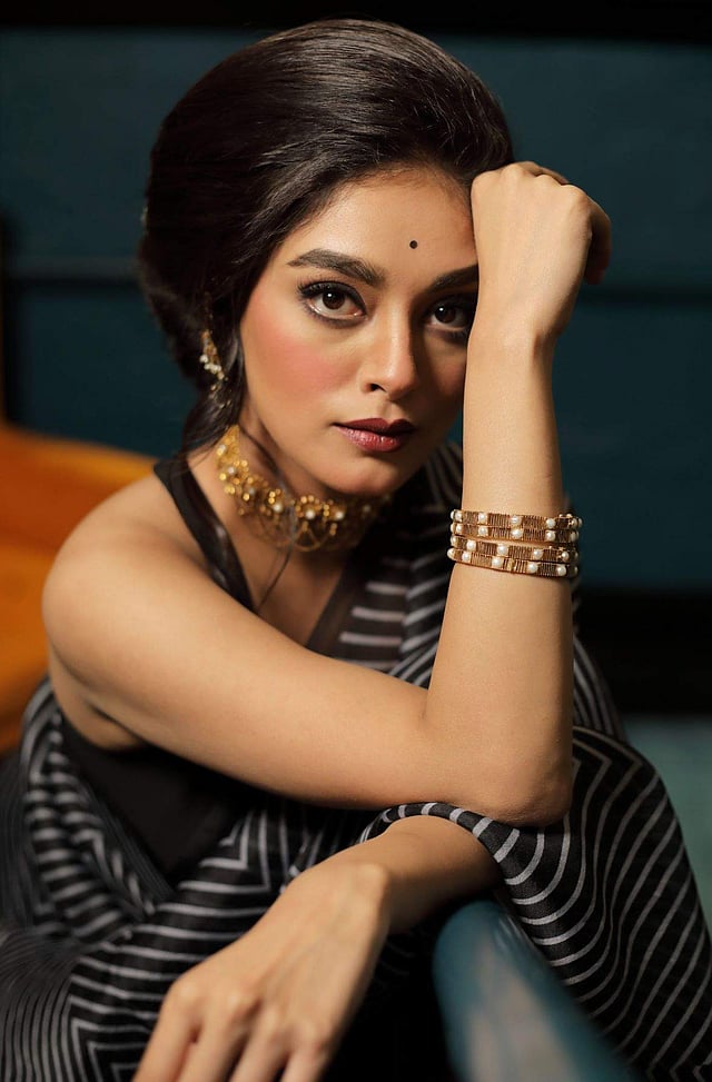 <em>A striped sari from Simmaya with monotone sleeveless blouse</em>