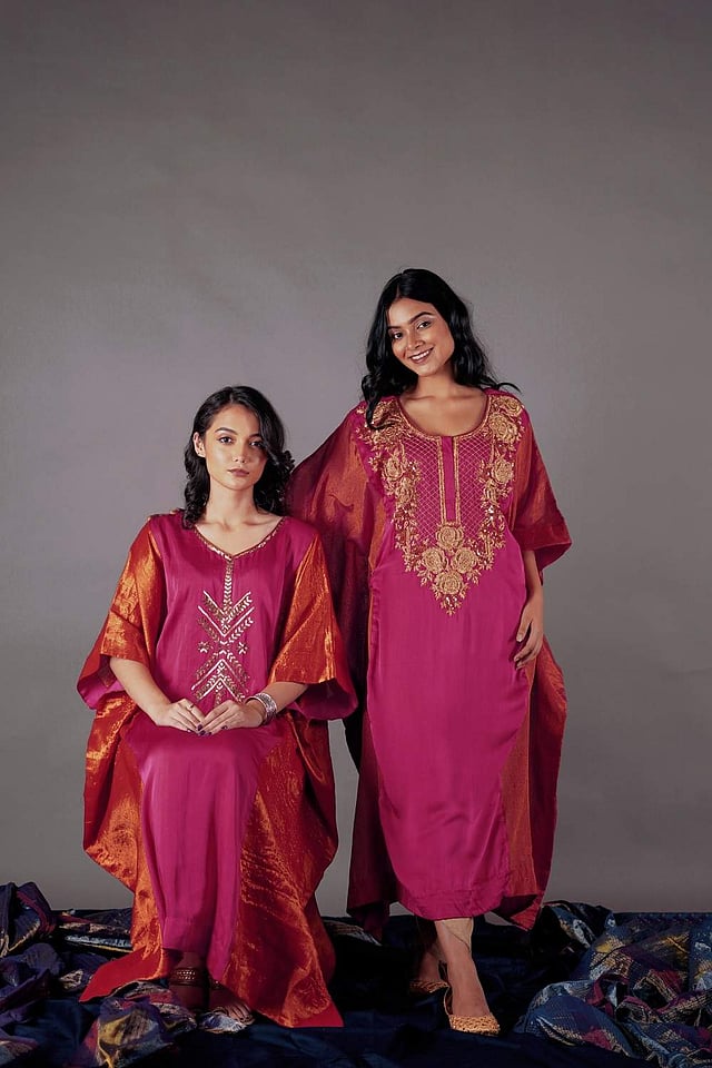 <em>Darpan Kaftans</em>