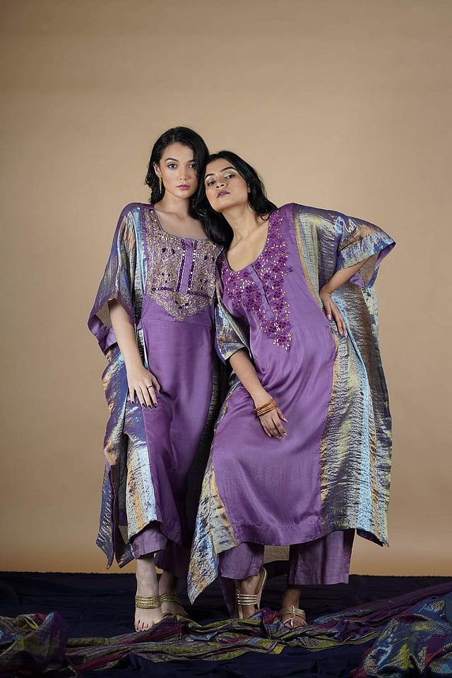 <em>Darpan Kaftans</em>