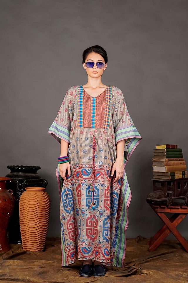 <em>Mrittika kaftan</em>