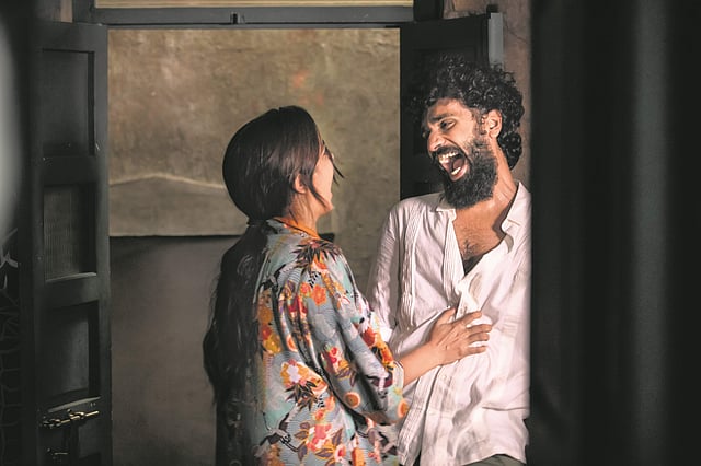 A still from<em> Ninaivo Oru Paravai</em>
