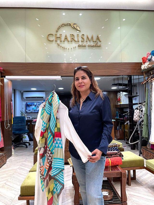<em>Anu Mehra</em>