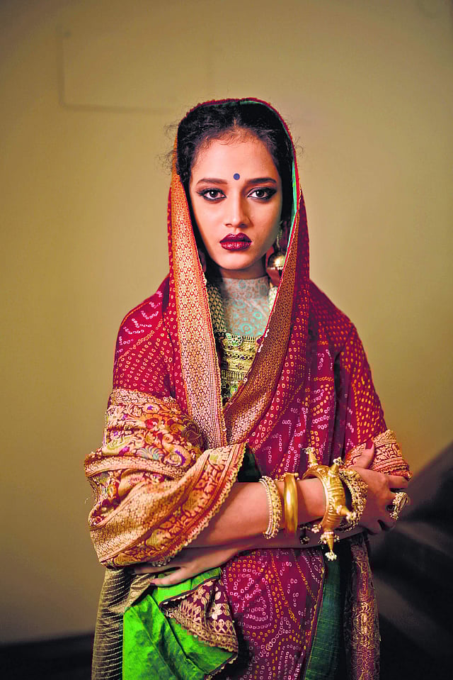 Handwoven B<em>andhani Banarasi Khadi sari</em>