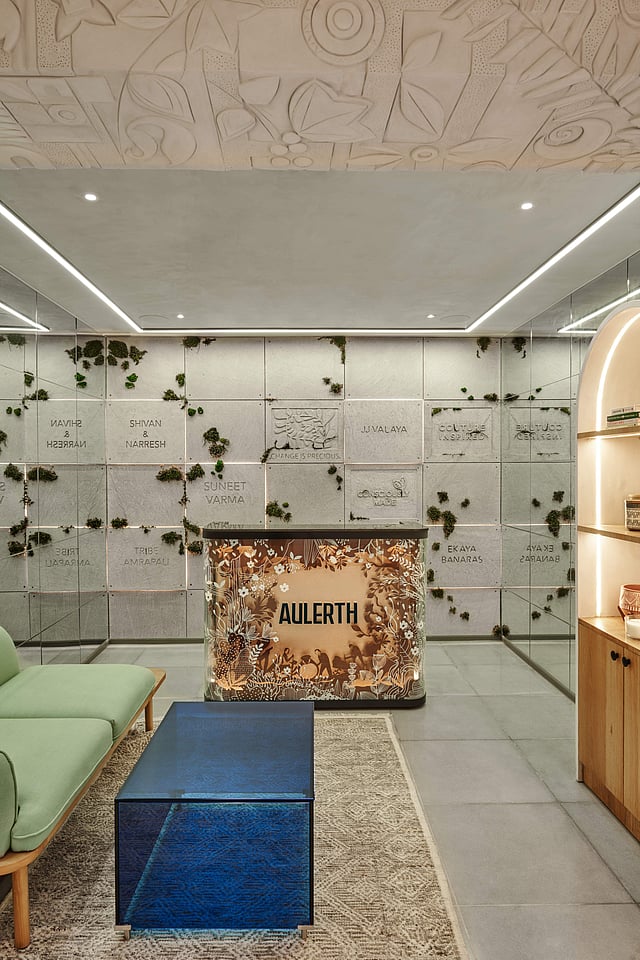 <strong>Inside the store</strong>
