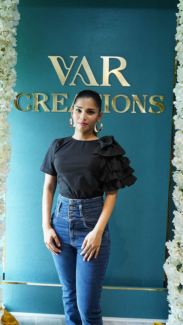 <em>Zia at the launch of Var Creations</em>