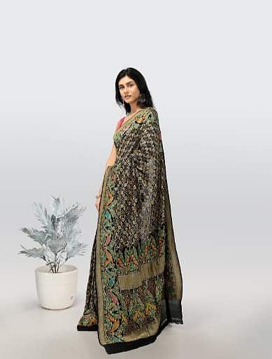 <em>Bandhani saris </em>